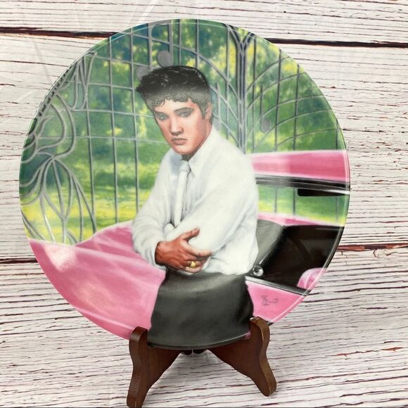 Elvis Presley “At The Gates Of Graceland” Plate - Picture 1 of 5